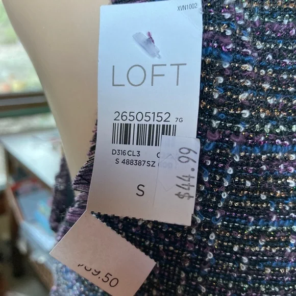 This is a brand-new dress from Ann Taylor Loft. Size 8 grey/plum tweed. Lined. - Picture 3 of 7